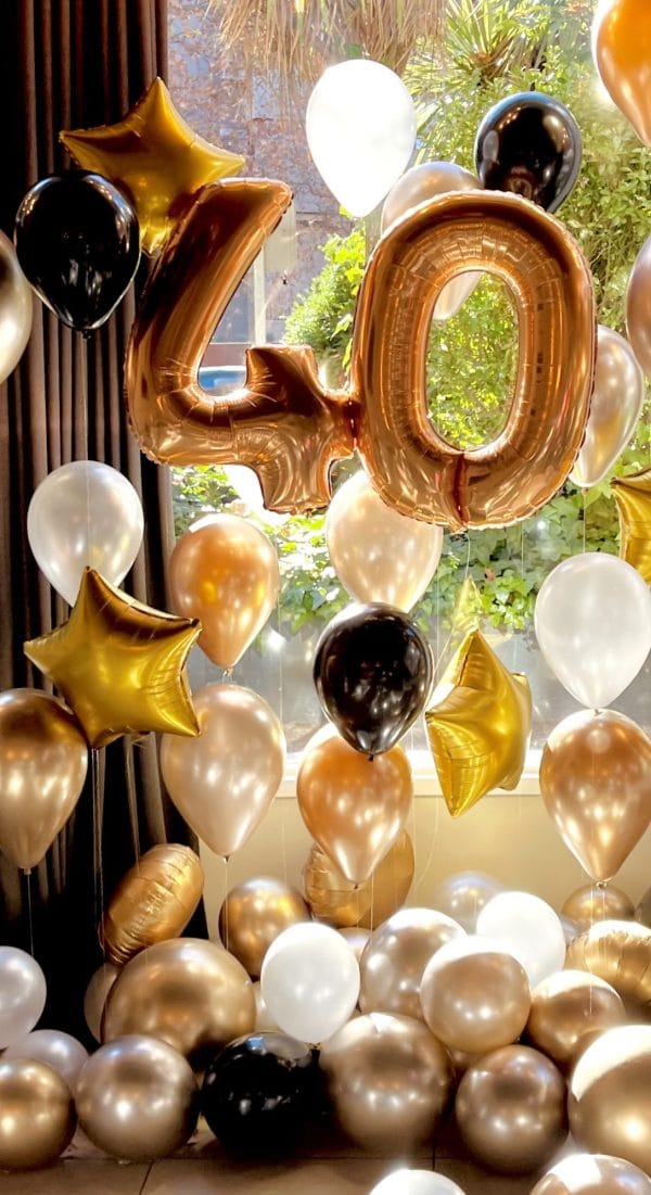 Composición Cumpleaños tonos dorados